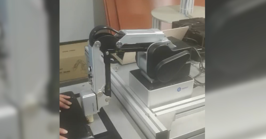 、筆電接口插拔測試